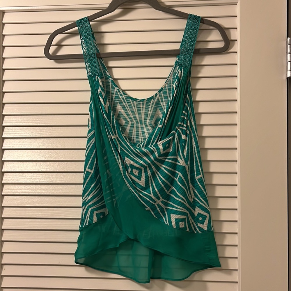 Open back patterned tank top - Picture 6 of 9